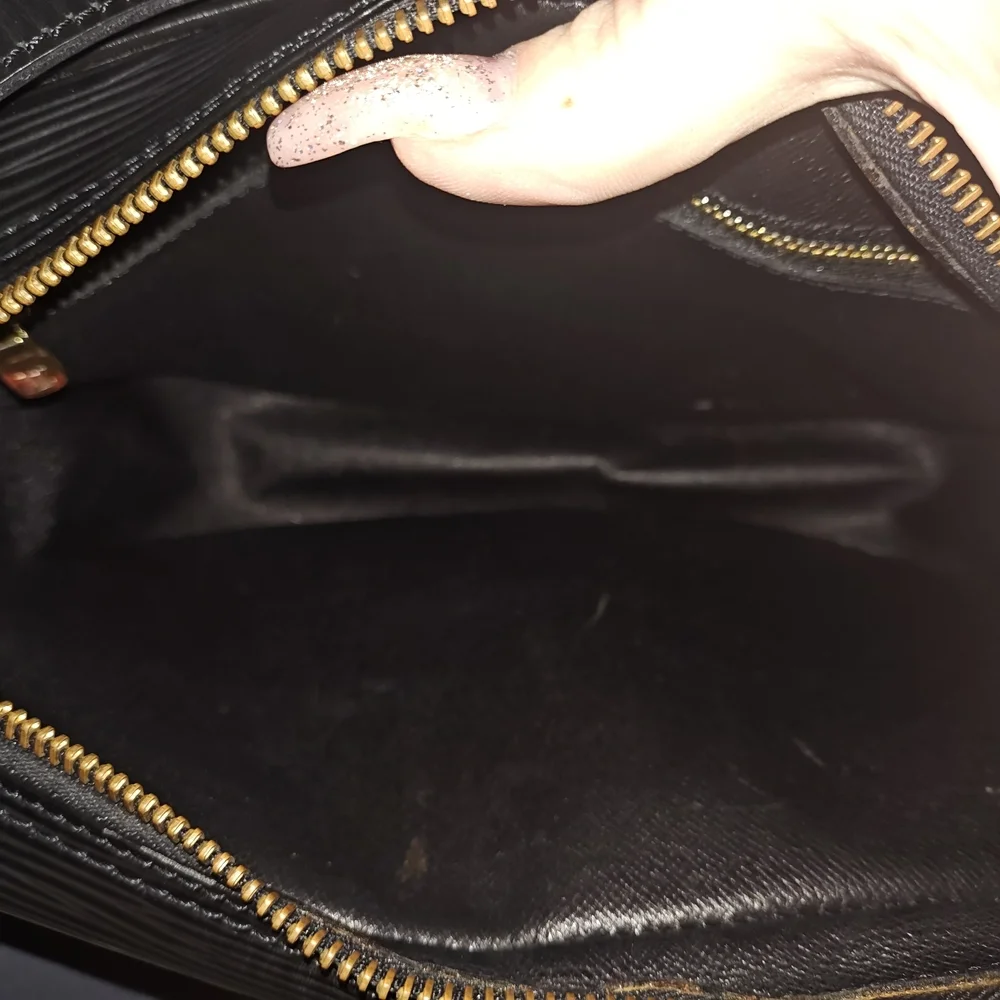 Louis Vuitton Black Epi Jeune Fille Crossbody - Picture 12 of 15